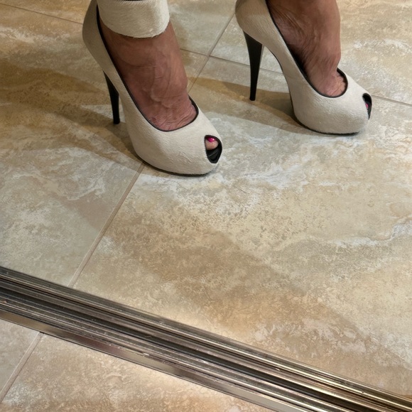GIUSEPPI ZANOTTI DESIGN PONY HAIR EXTREME HIGH HEEL SHOES EUC CREAM & BLACK 39 - Picture 6 of 11
